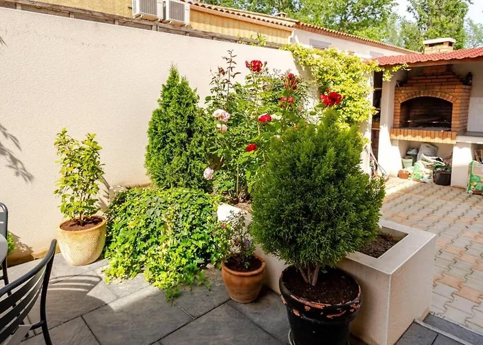 Maison Avec Cheminee Et Jardin Pres Des Commerces