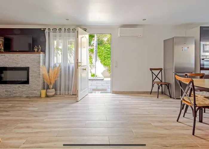 Maison Avec Cheminee Et Jardin Pres Des Commerces