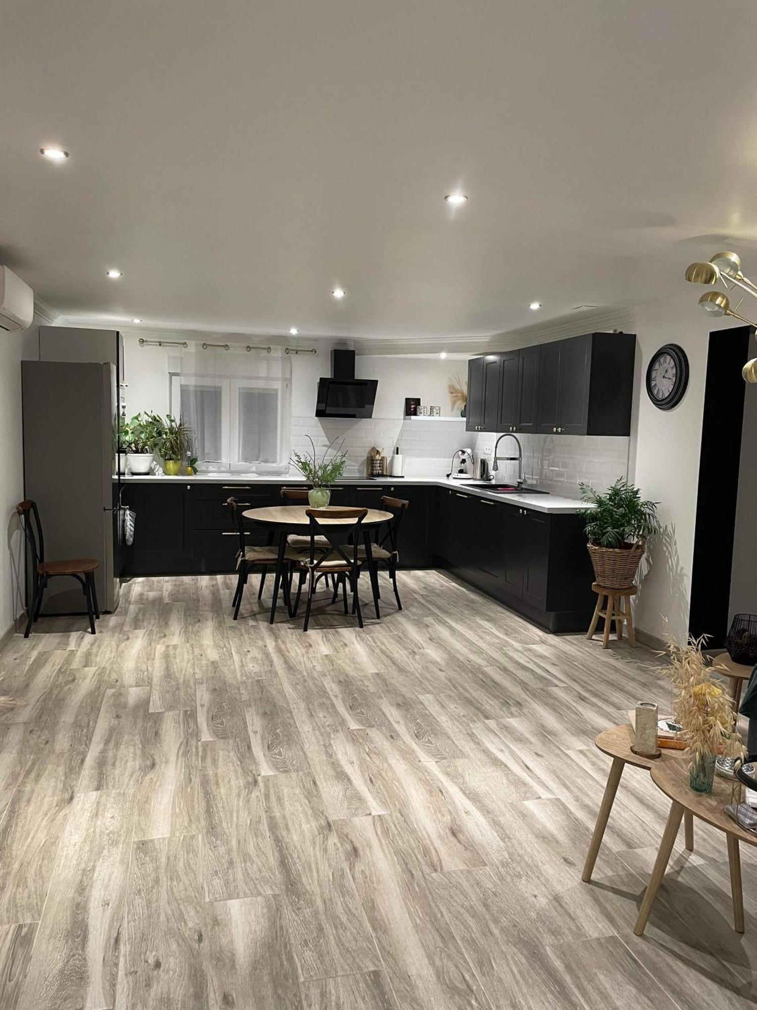 Maison Avec Cheminee Et Jardin Pres Des Commerces Holiday home *
